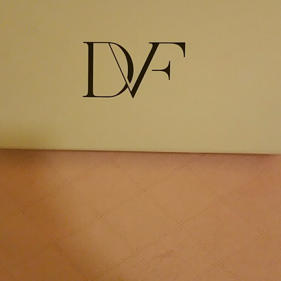 DVF Wallet Authentic LG Harper NIB - Picture 1 of 8